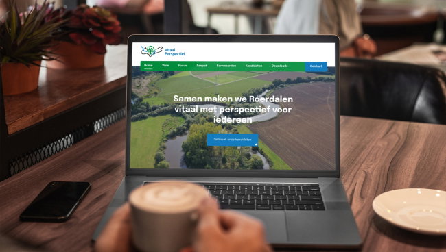 Voorbeeld van een door ons gemaakte website bekeken op een laptop